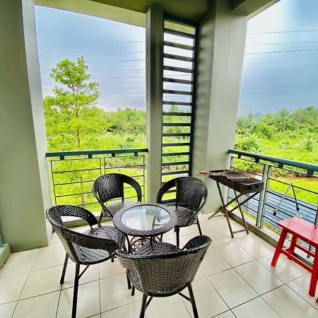 Faizal Madhi Homestay Кучинг Экстерьер фото