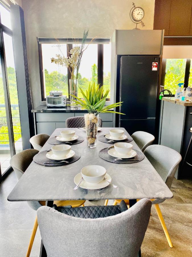 Faizal Madhi Homestay Кучинг Экстерьер фото